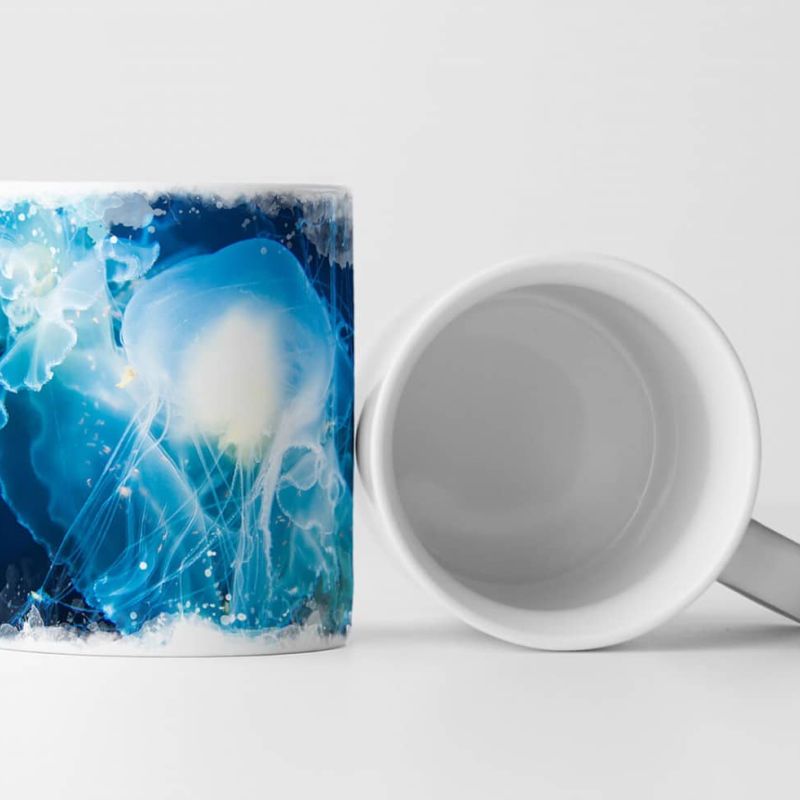 Tasse Geschenk Tierfotografie – Leuchtend weiß blaue Quallen