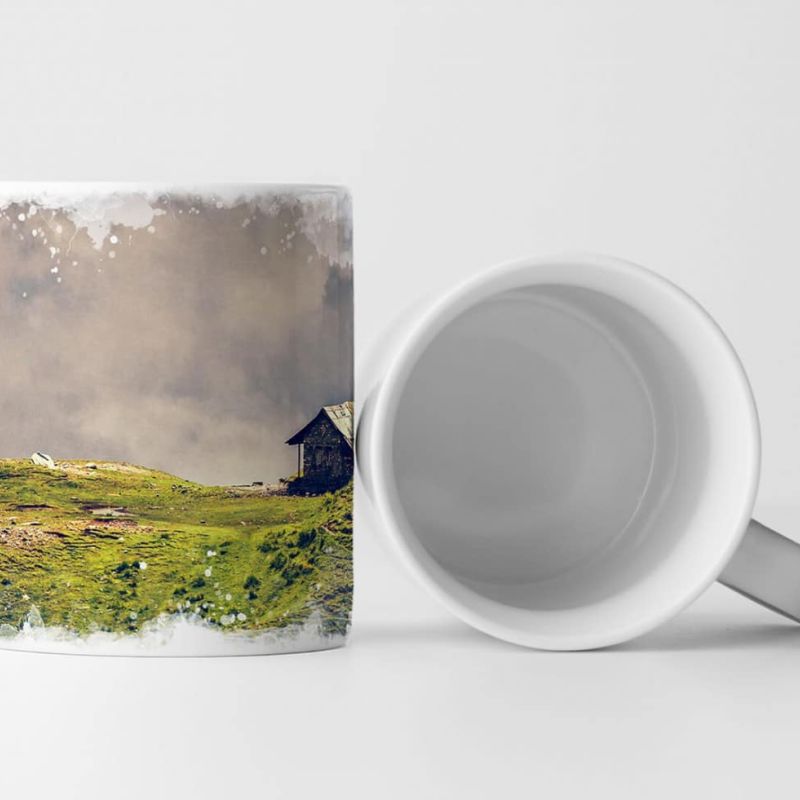 Tasse Geschenk Landschaftsfotografie – Einsame Berghütte auf einer Wiese