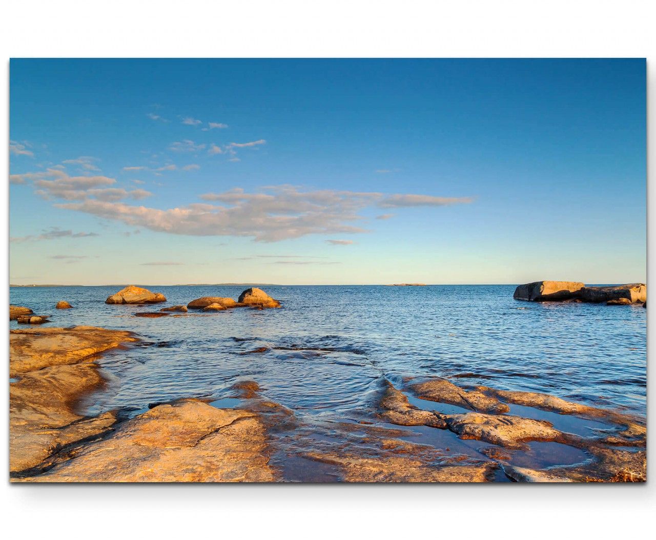 Landschaftsfotografie  Steiniger Strand am baltischen Meer – Leinwandbild