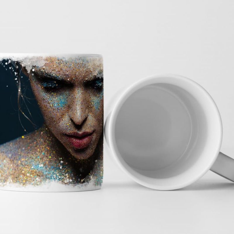 Tasse Geschenk glitzernde junge Frau – Fotografie Portrait