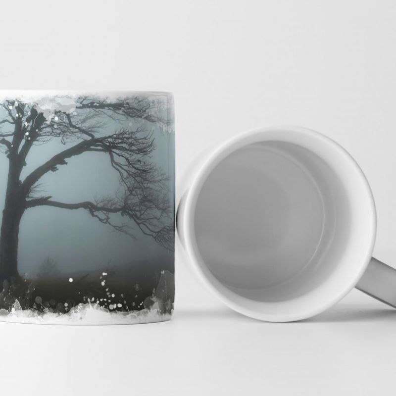 Tasse Geschenk Landschaftsfotografie – Einsamer Baum in Grau