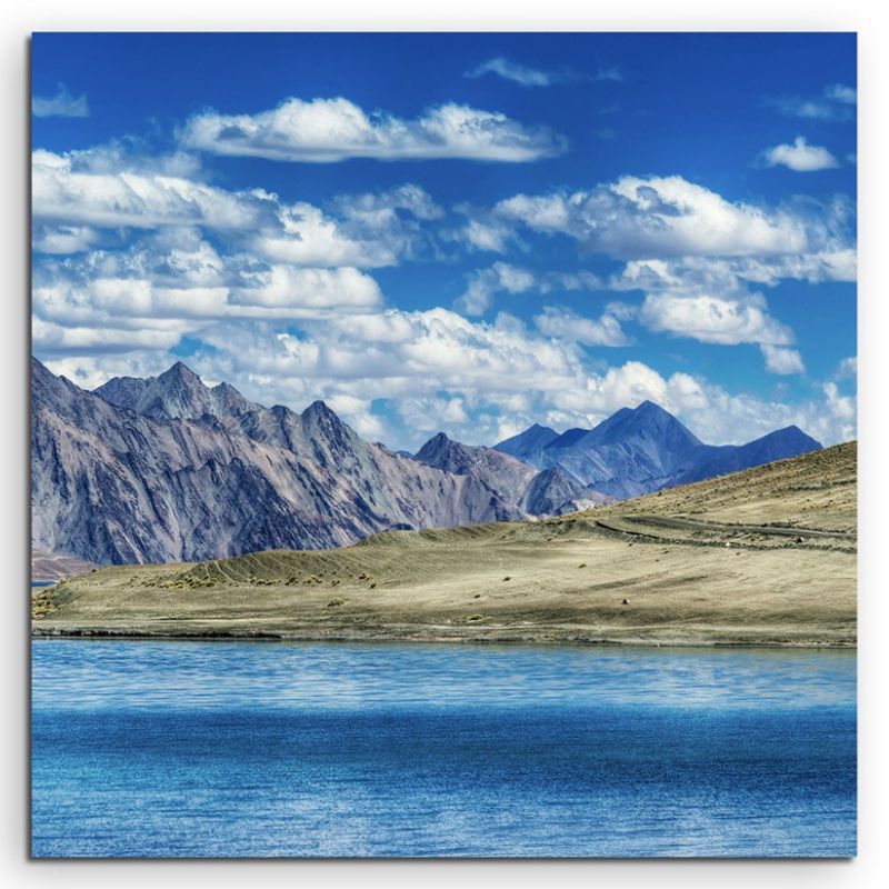 Landschaftsfotografie – Berge am Pangong Tso See, Tibet auf Leinwand