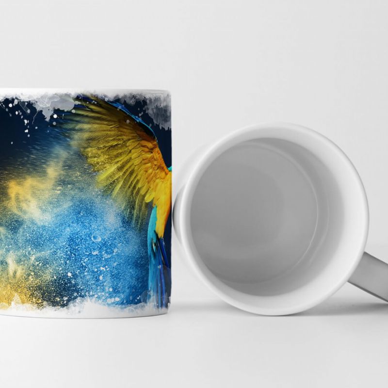 Tasse Geschenk Tierfotografie – Fliegender Ara mit Farbexplosion