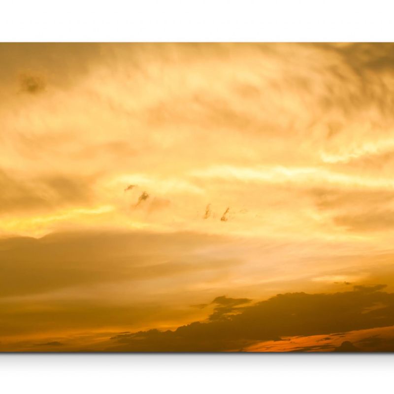 bewölkter Himmel bei Abenddämmerung – Leinwandbild