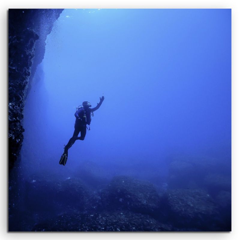 Naturfotografie – Taucher unter Wasser, Malta auf Leinwand