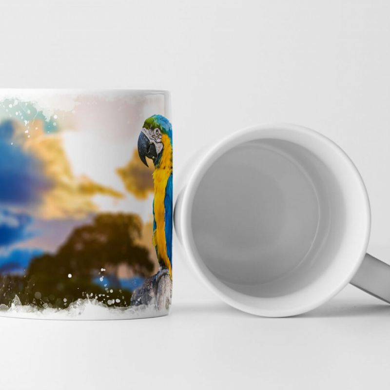 Tasse Geschenk Tierfotografie – Blau gelb Ara am brasilanischen Himmel