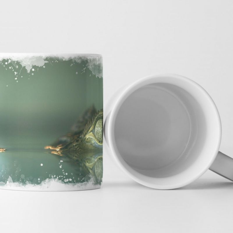 Tasse Geschenk Krokodil schwimmt – Nahaufnahme