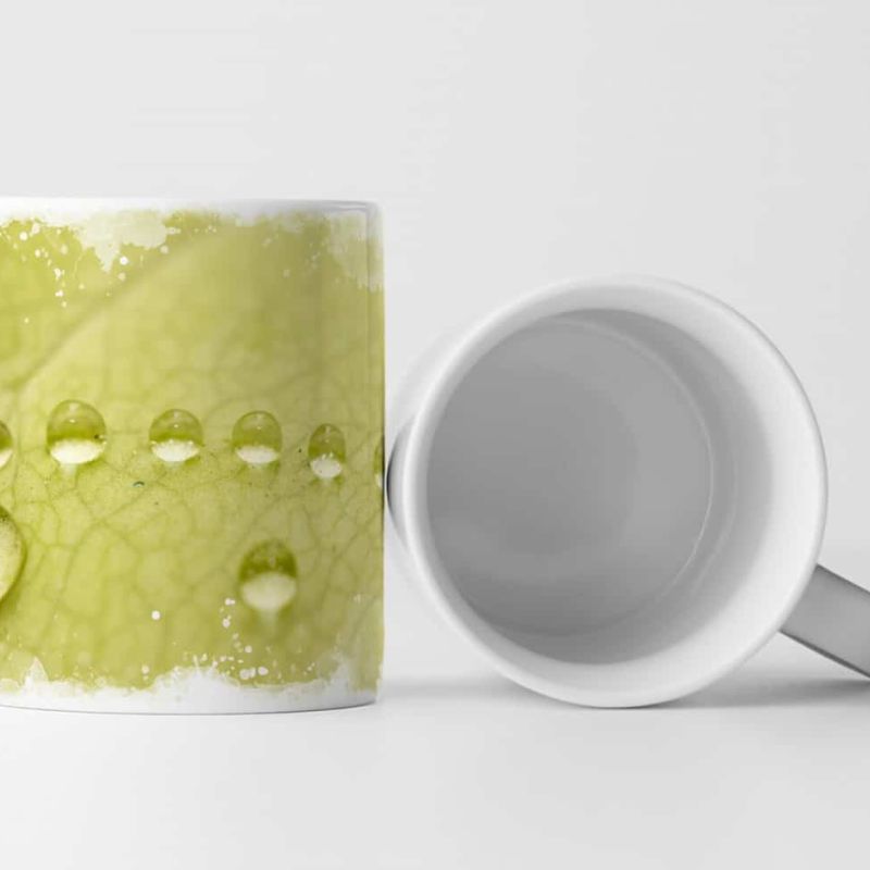 Tasse Geschenk Naturfotografie – Grünes Blatt mit Makro Wassertropfen